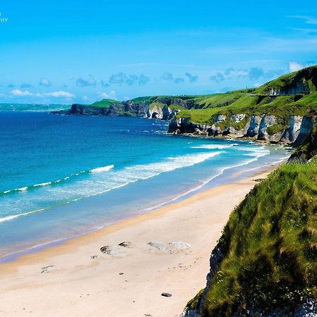 Portrush By The Tee Villa Kültér fotó